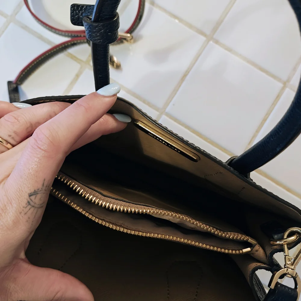 ✨SOLD✨ Michael Kors Navy Leather Handbag - Picture 6 of 10